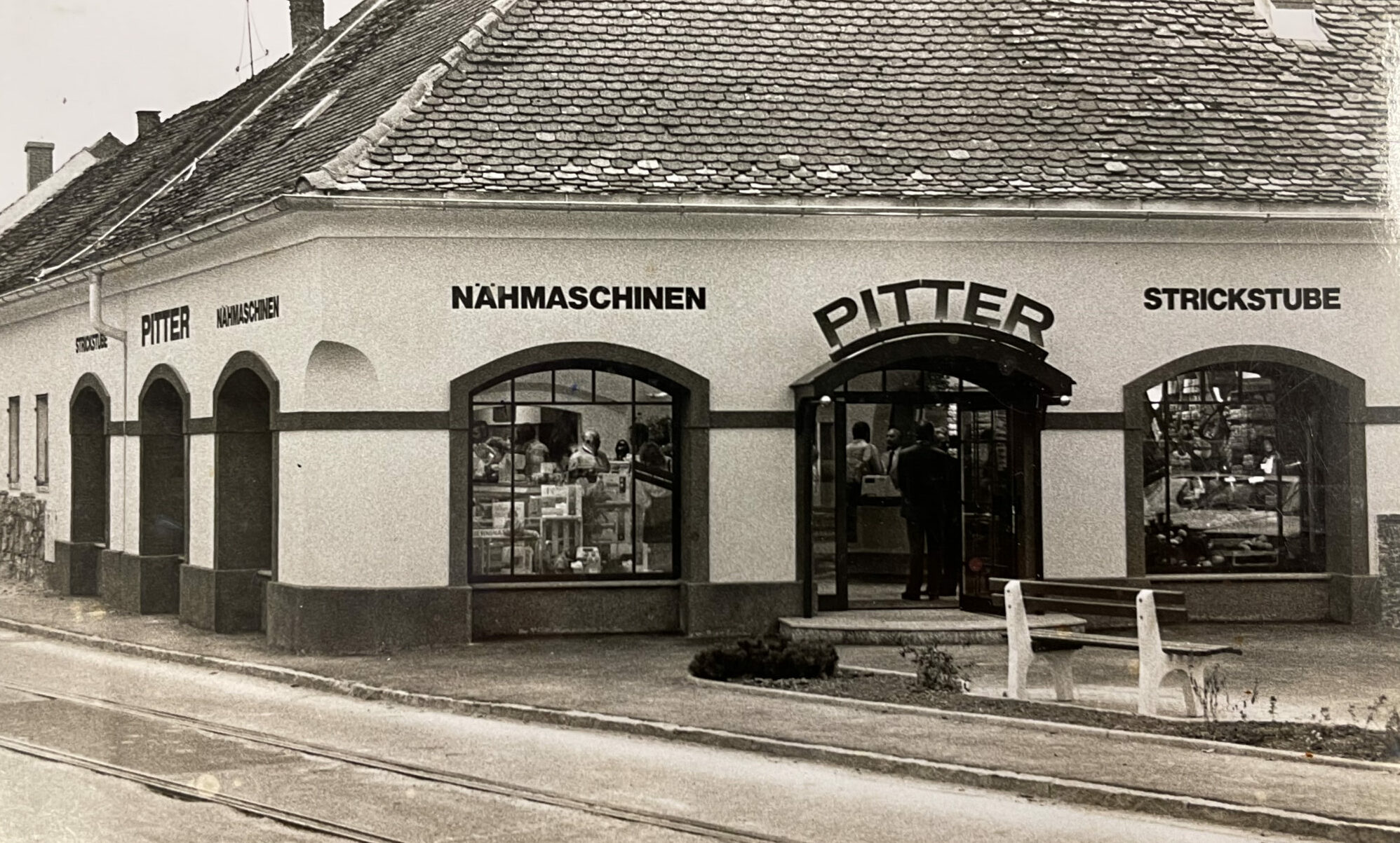 Historisches Foto — Nähmaschinen Pitter Geschäft